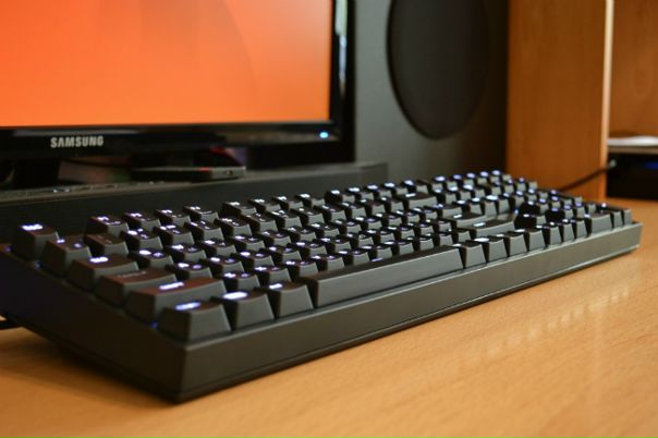 Cooler Master MasterKeys Pro L White – отличная механическая клавиатура, которую можно подключить к PC и сразу же начать играть без дополнительных установок драйвера и программ.