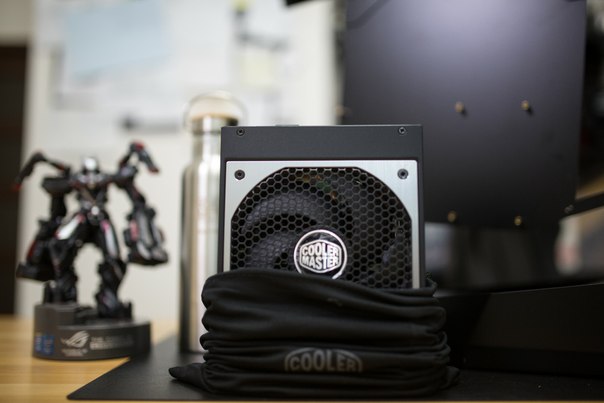 А в мешочке был БП Cooler Master V1200 Platinum!