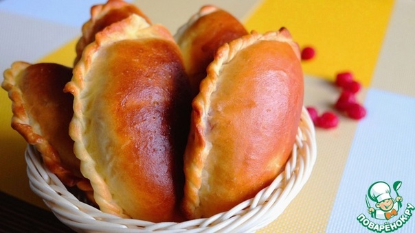 Пирожки из духовки с малиной