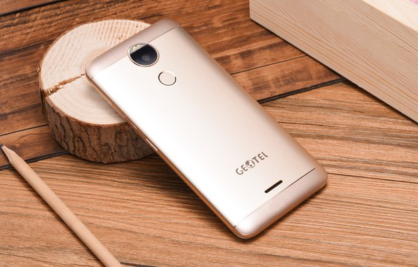 Опубликовано официальное видео смартфона Geotel Amigo