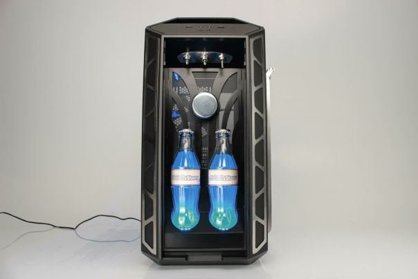 Ребята из  Observer  Моддинг-обозреватель завершили свой проект на базе корпуса Cooler Master MasterCase Pro 3 под названием Quantum Master. Работа получилась весьма необычной. 10 из 10 на наш взгляд. Сколько вы поставите