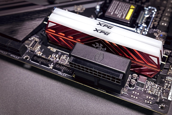 Улучшенная версия адаптера ATX 24 Pin 90 ° поставляется со встроенными конденсаторами, чтобы уменьшить выход пульсации на вашу материнскую плату. А дополнительные конденсаторы никогда не бывают лишними.