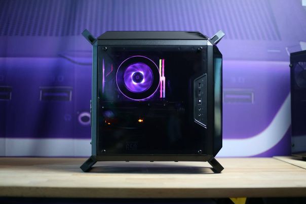 MasterBox #Q300P: 4 съемные ручки, поддержка стандартных блоков питания ATX, возможность поворота шасси в нескольких положениях, 2 предустановленных вентилятора RGB на передней панели корпуса и многое другое.