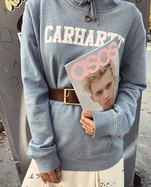 Журнал ASOS Magazine настолько красив, что его можно носить в качестве аксессуара 