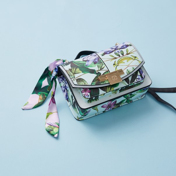 Бесконечное цветение — когда если не летом носить сумку, украшенную растительным принтом 