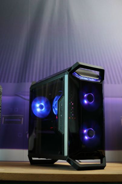Беглый обзор недавно анонсированного Cooler Master MasterBox Q300P. #Q300P это шикарный вариант для тех, кто хочет собрать красивый корпус для своего игрового монстра и получать удовольствие не только от тяжелых игр, но и от подсветки, начинки и эстетического вида модели.