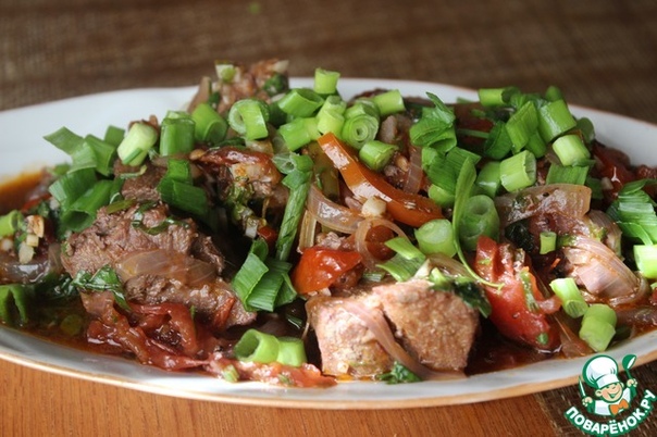 Мясо, тушенное в вине с овощами