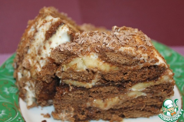 Пряничный торт с бананами и сметаной