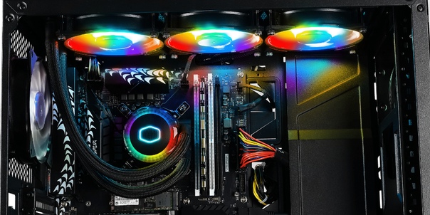 А вот и он - король охлаждения! MasterLiquid ML360R RGB легко охладит даже самый горячий процессор!