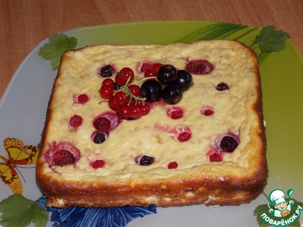 Запеканка с творогом, ягодами и хлопьями