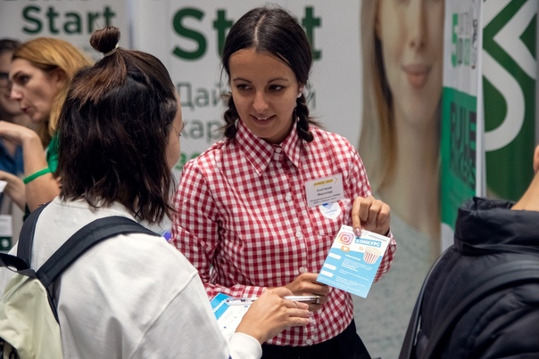 Пока вы думаете, где начать свою карьеру, участники карьерного форума «Формула роста», прошедшего 27 сентября в Москве, активно шлют свои резюме, чтобы попасть на работу в Объединенной сети кинотеатров «СИНЕМА ПАРК» и «Формула Кино». Мы рассказали, как круто работать в кинотеатре 700 участникам форума и получили более 180 резюме от соискателей. У вас еще есть шанс присоединиться - пишите нам на почту job@cinemapark.ru