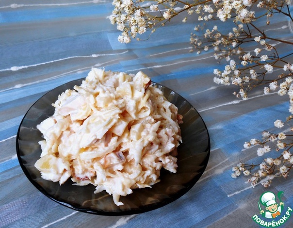 Салат с сельдереем, ананасом и курицей