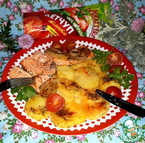 Запечённый лосось с картофелем в фольге