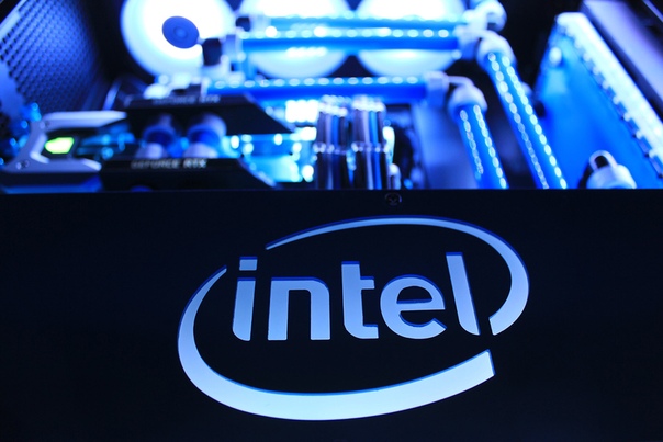 PhenomDesign помог Intel отпраздновать свое 50-летие. Примечание для себя: всегда приглашать моддеров на день рождения.