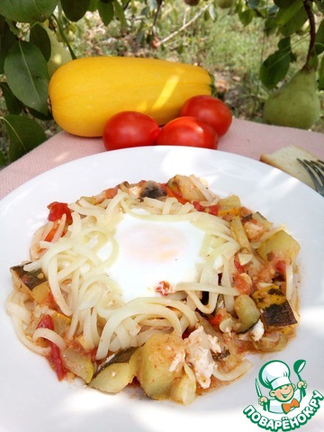 Гнезда из лапши с яйцами и овощами