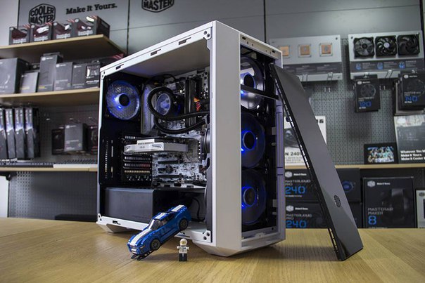 MasterBox 5... Удаляйте, передвигайте, изменяйте внутреннее пространство так, как вы хотите. Любопытное LEGO. 