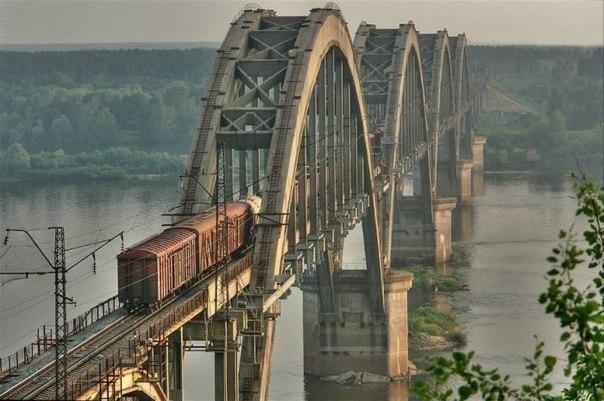 Не надо стоять на перроне, пытаясь влезть в любой подъехавший состав. Следуйте расписанию своего сердца. 