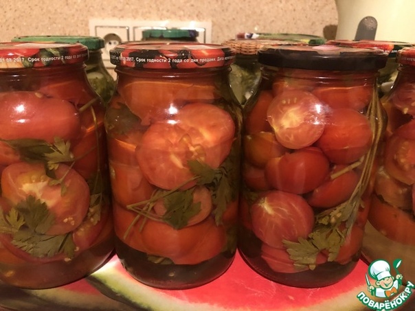 Помидоры половинками на зиму с петрушкой