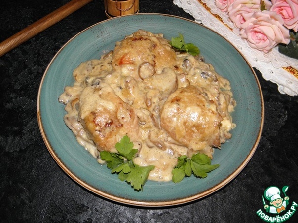 Курица в сливочно-грибном соусе