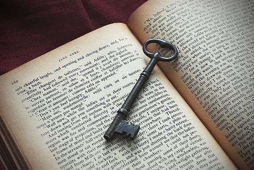 То, каким человеком ты станешь через пять лет, определяет два основных фактора: люди, с которыми ты общаешься, и книги, которые ты читаешь.