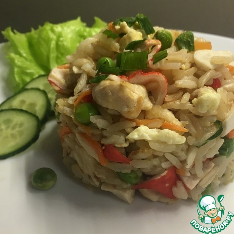 Жареный рис с крабовыми палочками