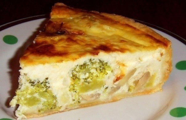 Пирог из курицы и брокколи.