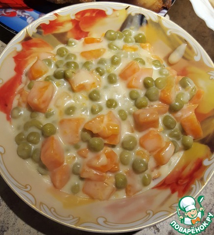 Морковь с горохом в белом соусе