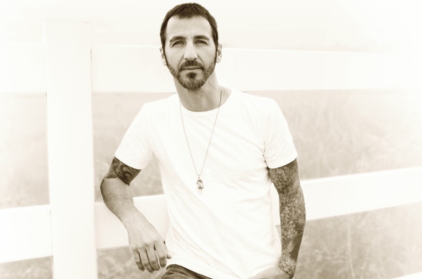 51 год стукнуло вокалисту Godsmack Салли Эрна.