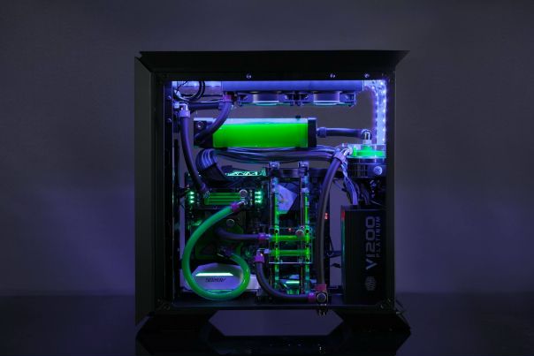 Проект CM6 от Timpelay был создан прямо перед публикой на #Computex2017. Процесс вызвал большую заинтересованность со стороны СМИ и зрителей. И не зря! Мод собран в корпусе MasterCase Pro 6.