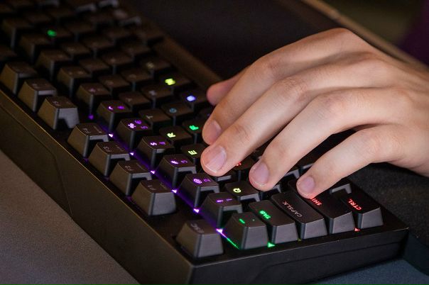 С MasterKeys вы всегда будете знать, какие настройки вы используете - просто нажмите Fn + Esc, и ваша частота повтора, профиль и другие настройки будут подсвечены. #MasterKeysProL