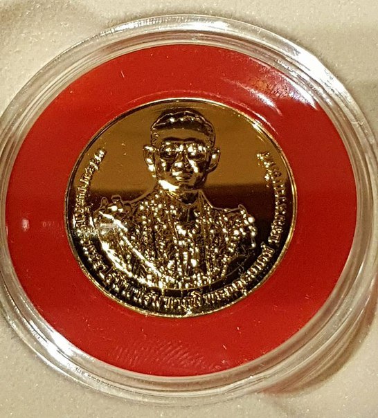 Величественно, красиво и по-королевски богато: золотая монета, выпущенная в память о Короле Рама IX.