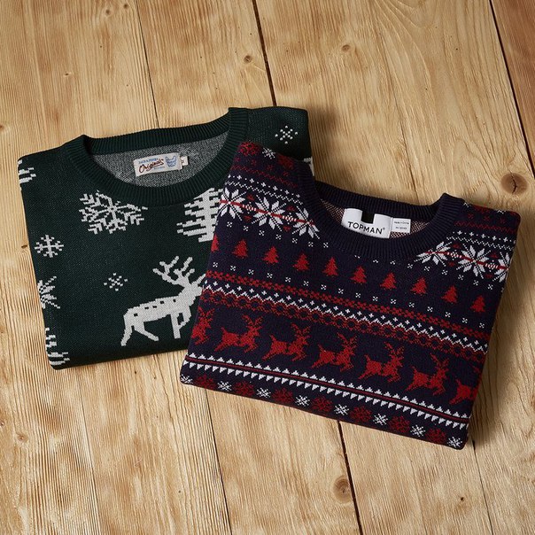 Готовимся к новогодним праздникам! У нас вы найдете свитеры с рождественскими узорами на любой вкус: 