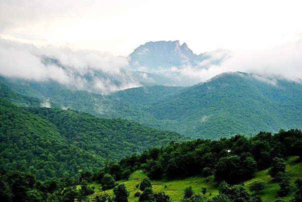 Кяпаз - гора в Азербайджане (Гянджа), высота 3066 метров над уровнем моря. В результате землетрясения в 1139 году обрушилась вершина горы.