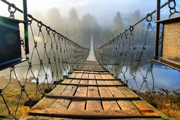 Подвесной мост через реку Усьва, Пермский край, Россия