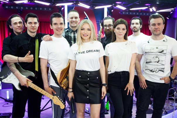  Сегодня утром Инна Маликова и группа «Новые Самоцветы» выступили с живым концертом с Большой мультимедийной студии «Русского Радио»!