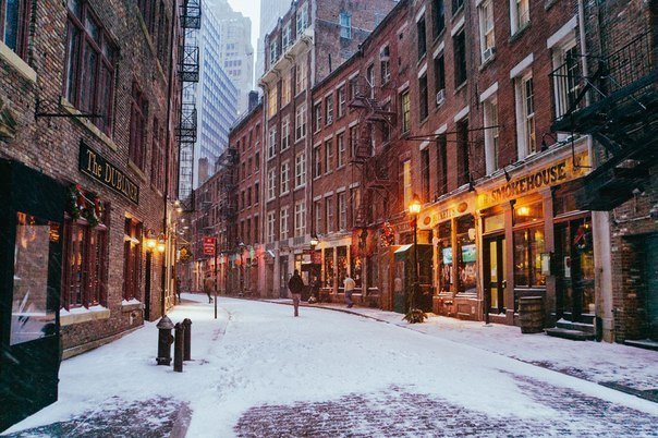 Зимняя улица Манхэттена, Нью-Йорк, США.