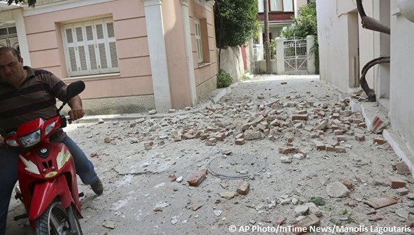 На острове Лесбос сильное землетрясение разрушило несколько домов: 