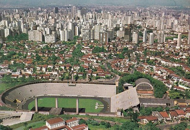 Красивый план стадиона «Пакаэмбу», на котором свои домашние матчи раньше проводил бразильский «Коринтианс»