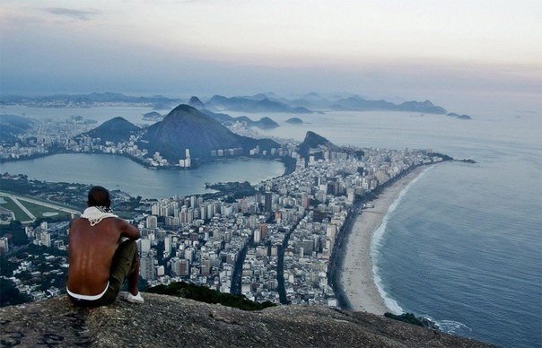 Прекрасный вид с горы Vidigal на Рио-де-Жанейро, Бразилия