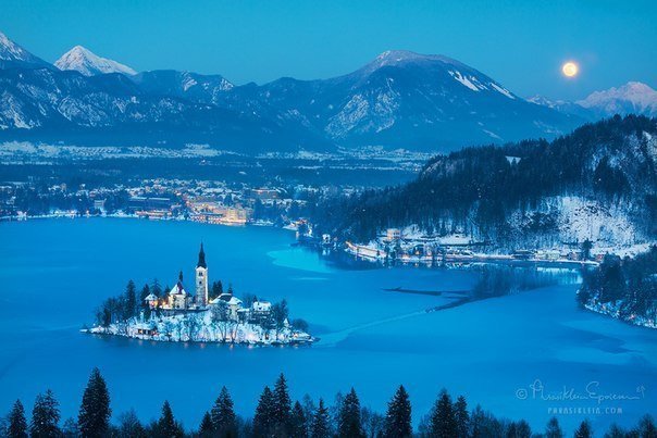 Вечернее озеро Блед, Словения