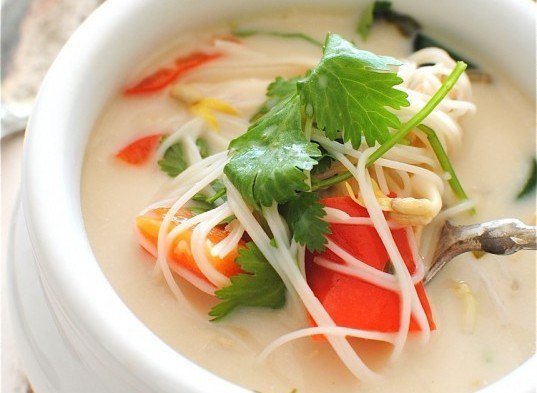 Тайский куриный суп с кокосовым молоком