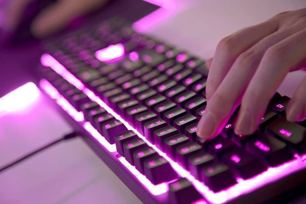 Каким цветом светится ваша клавиатура