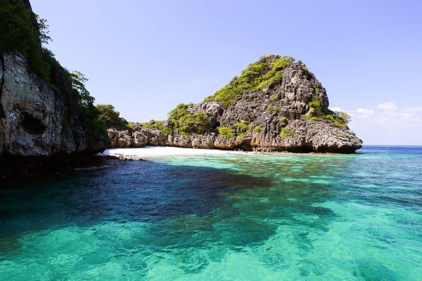 Острова Хаа (Koh Haa) – группа небольших островов, расположенных к юго-западу от острова Ланта, и известных как одно из лучших мест для дайвинга в южной части Андаманского моря. 