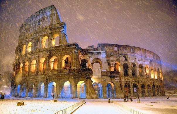 Снегопад над Колизеем, Рим