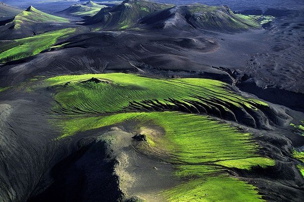 Горная местность вблизи Maelifellssandur в Исландии.