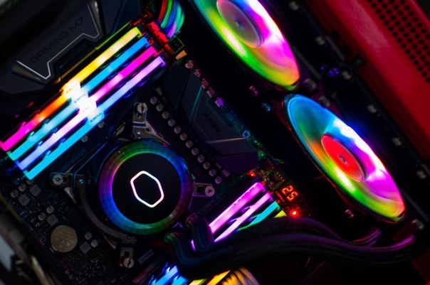 Новая СВО MasterLiquid ML240R RGB уже готова охлаждать ваши процессоры и украшать вашу сборку яркой RGB подсветкой. 