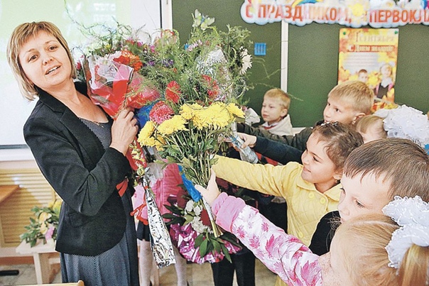  Сегодня в Вечернем шоу Алла Довлатова со Светланой Казариновой поговорят о новой инициативе Минтруда — запретить учителям и врачам получать подарки, кроме цветов, канцтоваров и наград. Как вы относитесь к такому запрету