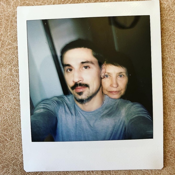 Дима Билан поделился снимком с мамой! 