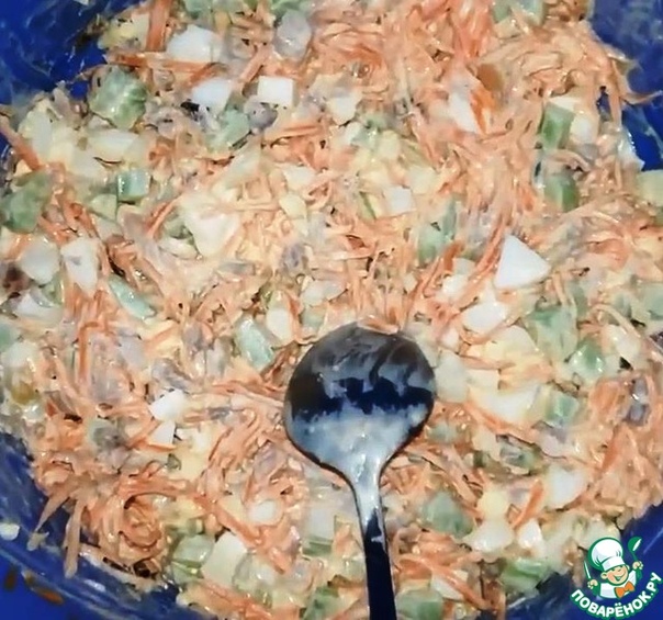 Салат с копченым окорочком и морковью