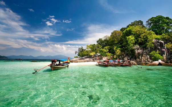 Национальный морской парк Тарутау (тайск. ) — состоит из 51 острова, расположенных в Андаманском море, недалеко от побережья провинции Сатун на юге Таиланда. 